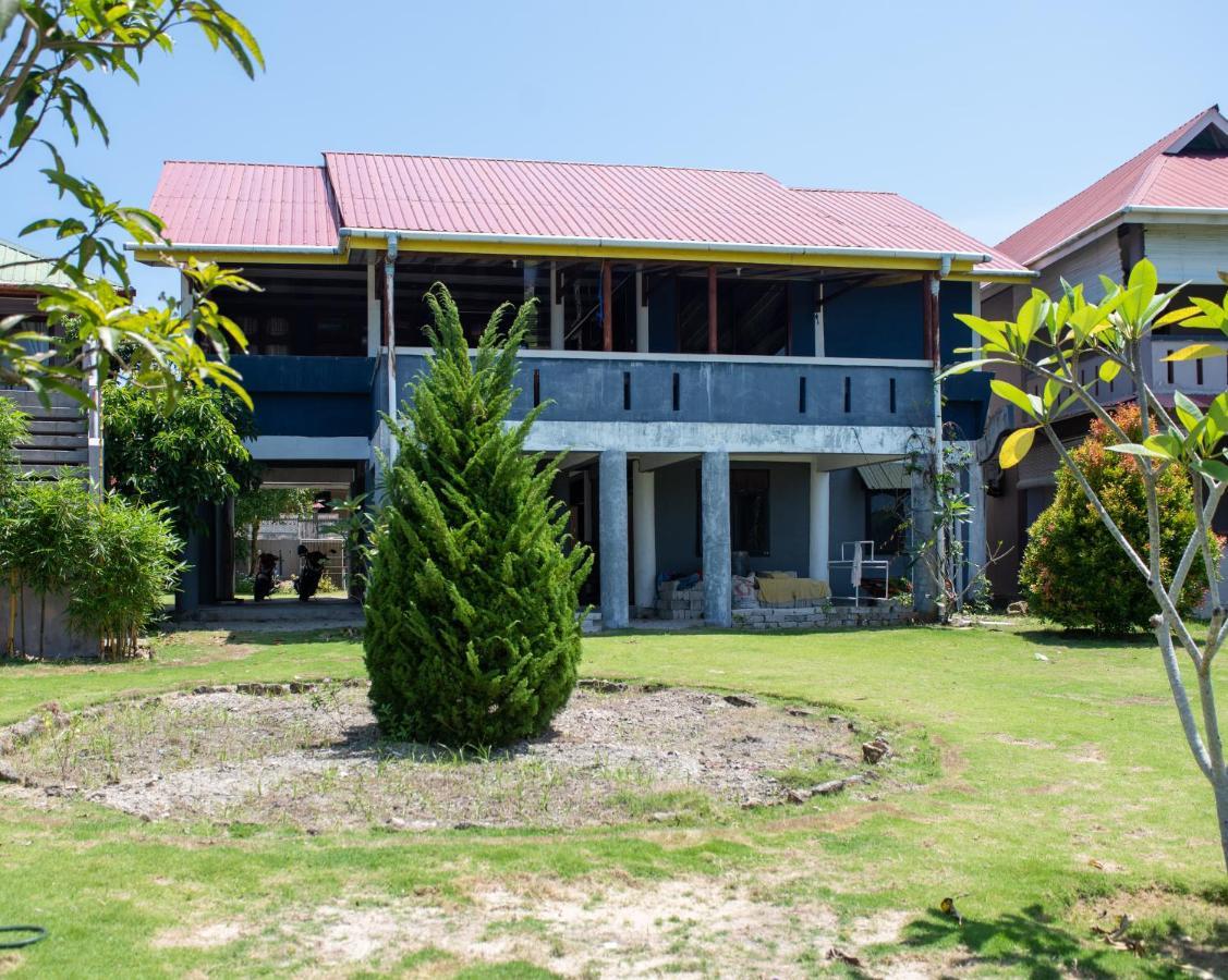 Yuni Surf House Lagudri Exterior foto